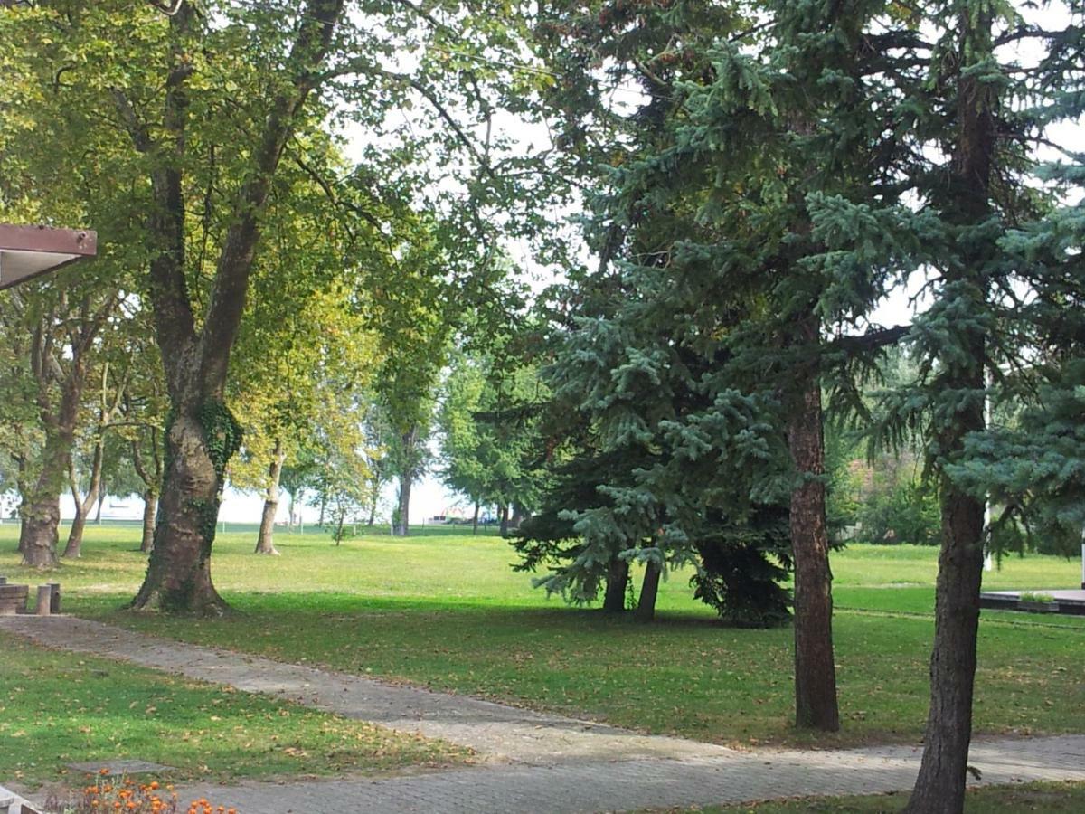 Anna Villa Balatonlelle Exterior photo